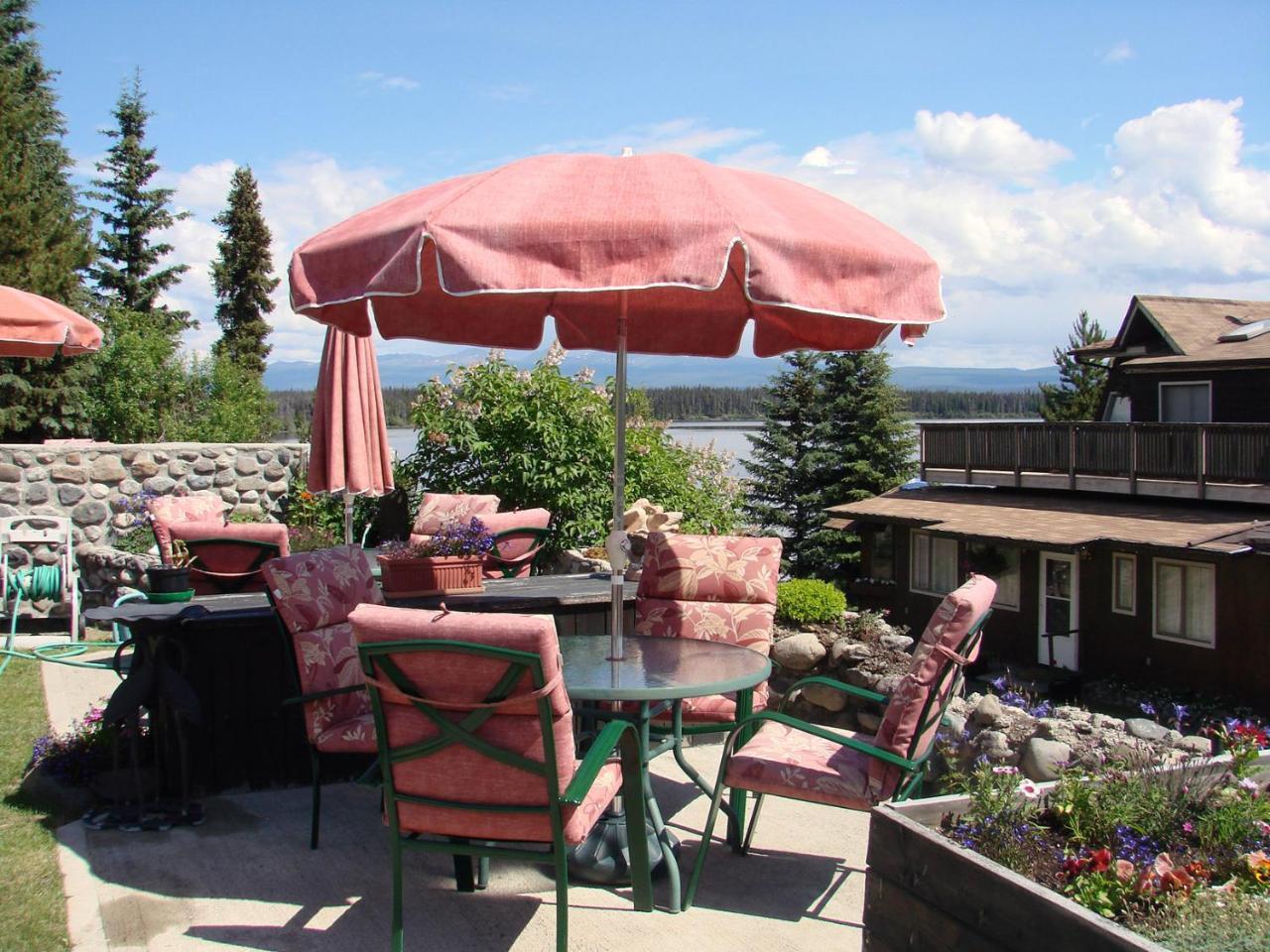 Eagle'S Nest Resort Anahim Lake Экстерьер фото